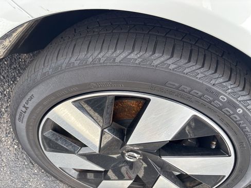 Used 2025 Volvo XC60 T8 Ultra w/ Protection Package Premier image 4