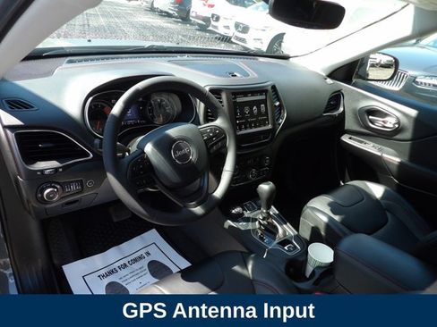 Used 2022 Jeep Cherokee Trailhawk w/ Sun, Sound & Nav Group AWD/4WD image 9