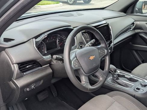 Used 2023 Chevrolet Traverse LT FWD image 3