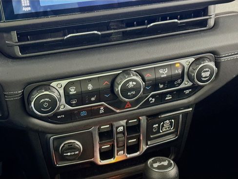 Used 2025 Jeep Wrangler Unlimited Sahara w/ Safety Group image 17