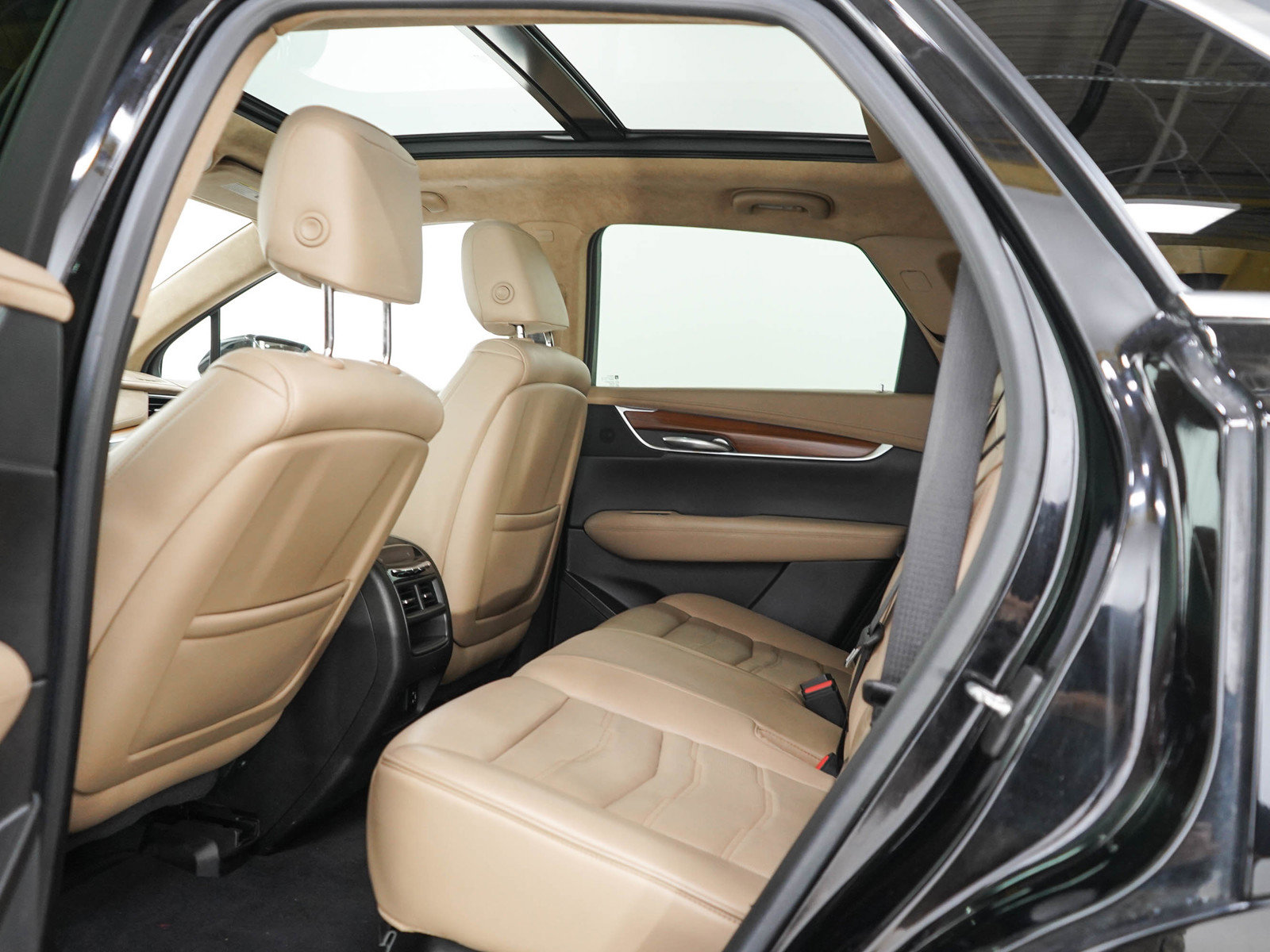 Used 2018 Cadillac XT5 Platinum AWD/4WD image 17