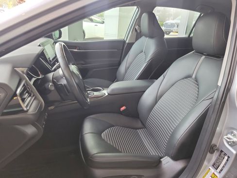 Used 2021 Toyota Camry SE image 13