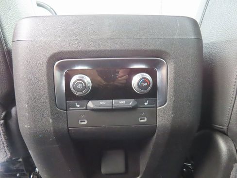 Used 2021 GMC Yukon XL Denali w/ Denali Premium Package image 9