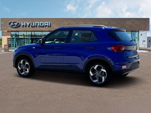 Used 2025 Hyundai Venue SEL FWD image 4