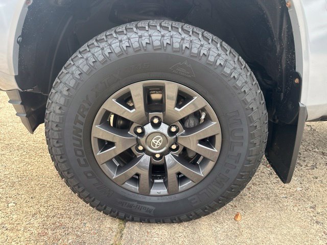 Used 2021 Toyota Tacoma SR5 AWD/4WD image 27