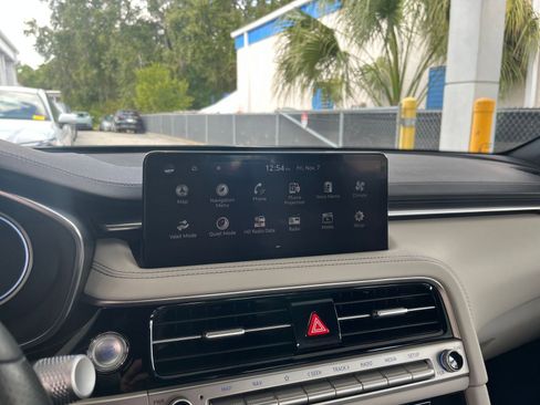 Used 2025 Genesis G70 2.5T image 21