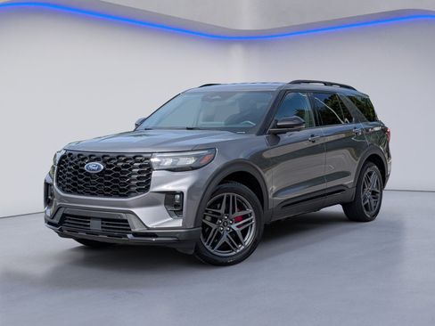 Used 2025 Ford Explorer ST-Line w/ ST-Line Street Pack AWD/4WD image 2