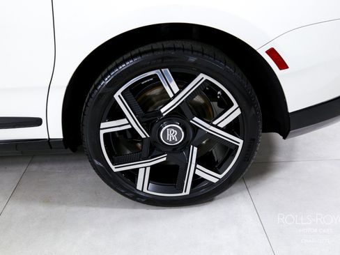 Certified 2025 Rolls-Royce Cullinan image 42