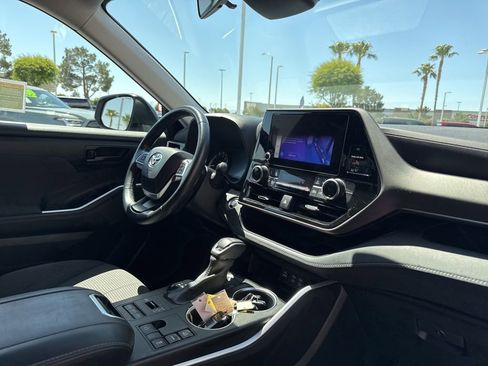Certified 2024 Toyota Highlander LE AWD/4WD image 22