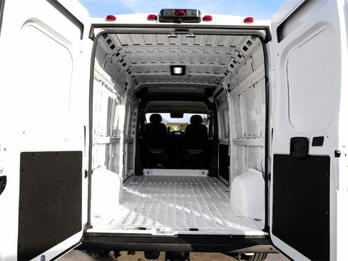 Used 2024 RAM ProMaster 2500 w/ Quick Order Package 22G SLT image 46