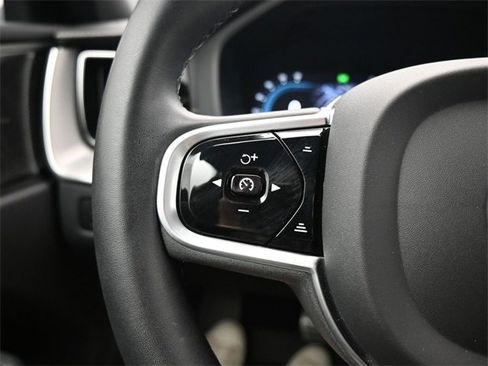 Used 2022 Volvo XC60 B6 R-Design w/ Advanced Package image 25