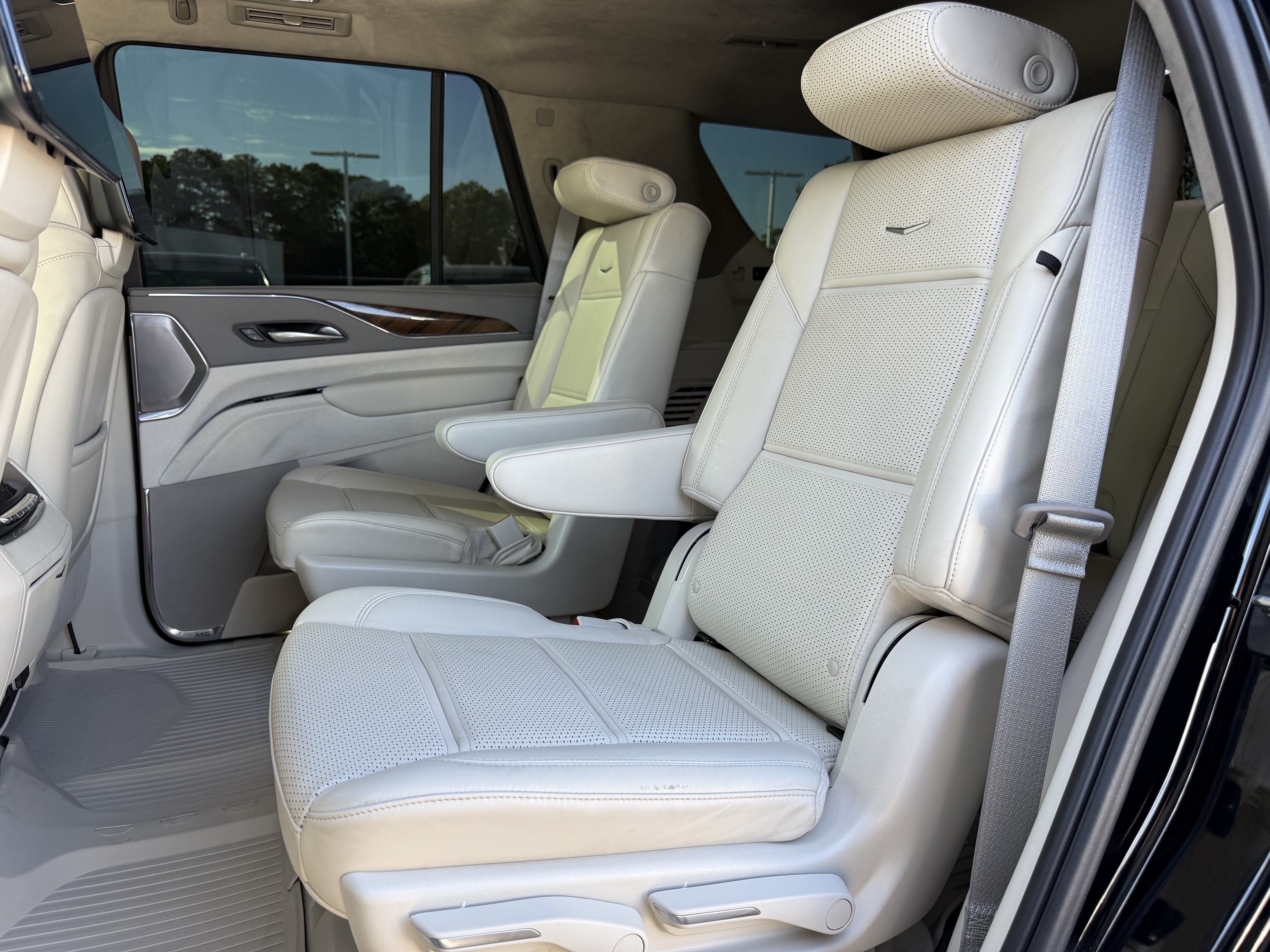 Used 2024 Cadillac Escalade Sport Platinum AWD/4WD image 34