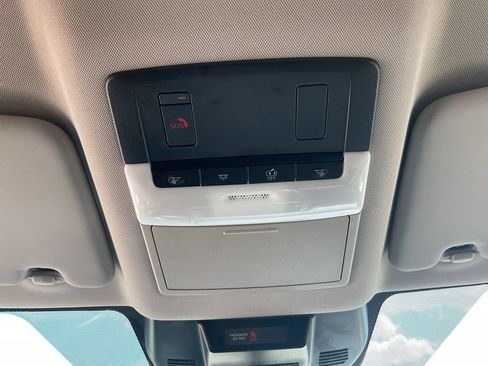Used 2025 Nissan Rogue SV FWD image 18