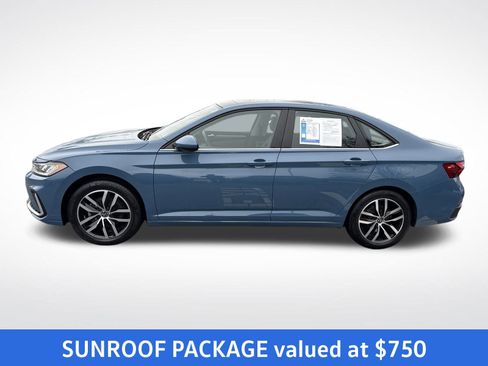 Certified 2025 Volkswagen Jetta SE w/ Sunroof Package image 2