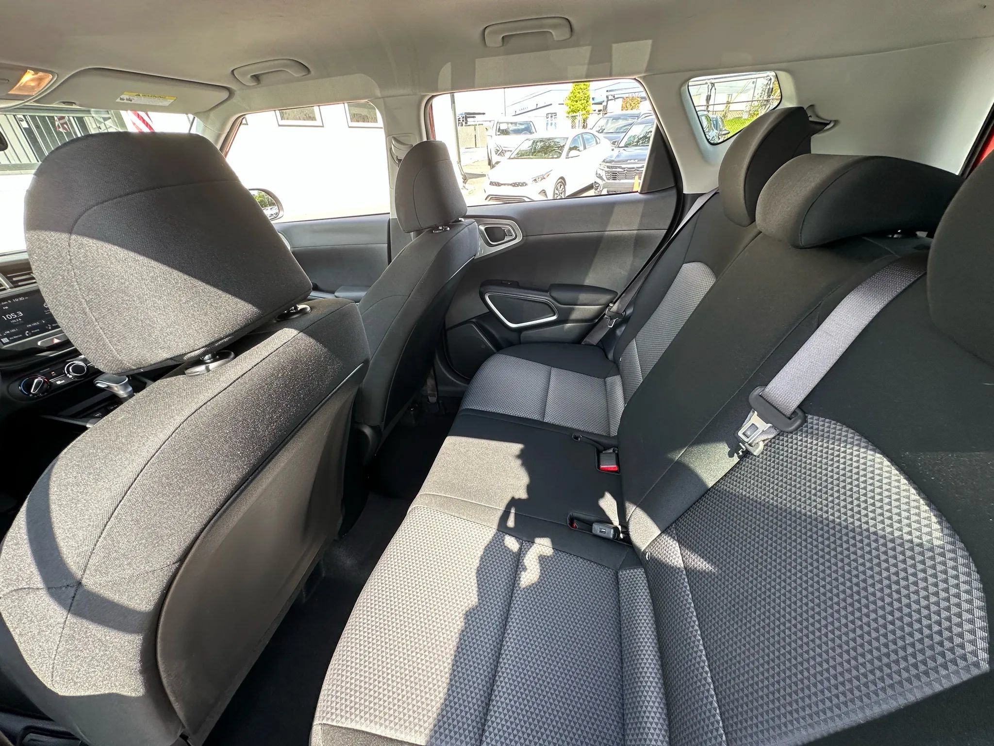 Used 2025 Kia Soul LX w/ LX Technology Package FWD image 17