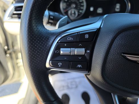 Used 2025 Genesis G70 2.5T RWD image 29