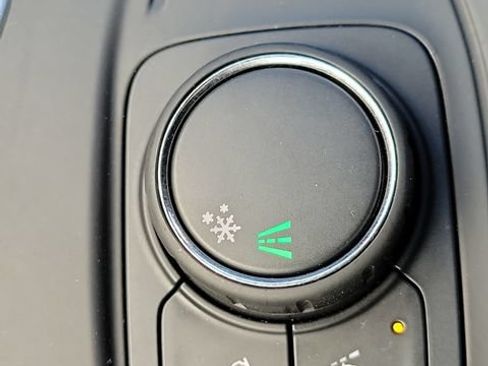 Used 2024 GMC Terrain SLE FWD image 28