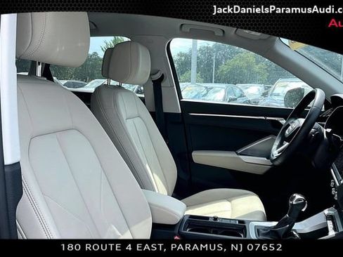 Used 2023 Audi Q3 2.0T Premium w/ Convenience Package AWD/4WD image 7