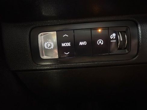 Used 2025 Chevrolet Traverse LT w/ Sun and Wheel Package image 40