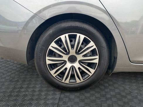 Used 2024 Nissan Sentra S FWD image 33