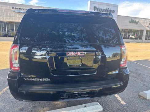 Used 2017 GMC Yukon XL SLT AWD/4WD image 6