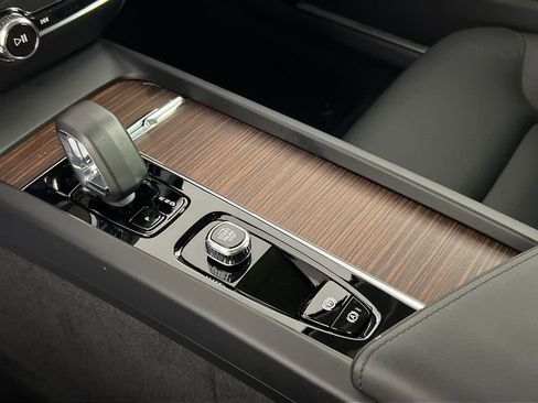 Certified 2025 Volvo V60 B5 Cross Country Plus image 22