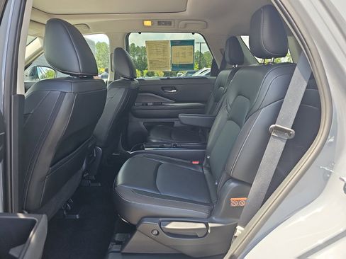Used 2023 Nissan Pathfinder SL w/ SL Premium Package AWD/4WD image 17