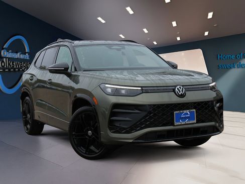 New 2026 Volkswagen Tiguan SE R-Line FWD image 3