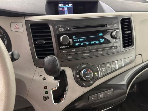 Used 2013 Toyota Sienna LE FWD image 22