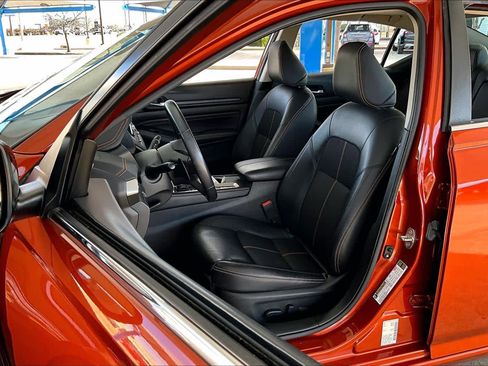 Used 2021 Nissan Altima 2.5 SR w/ SR Premium Package image 8