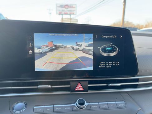 Used 2025 Hyundai Elantra SEL image 29