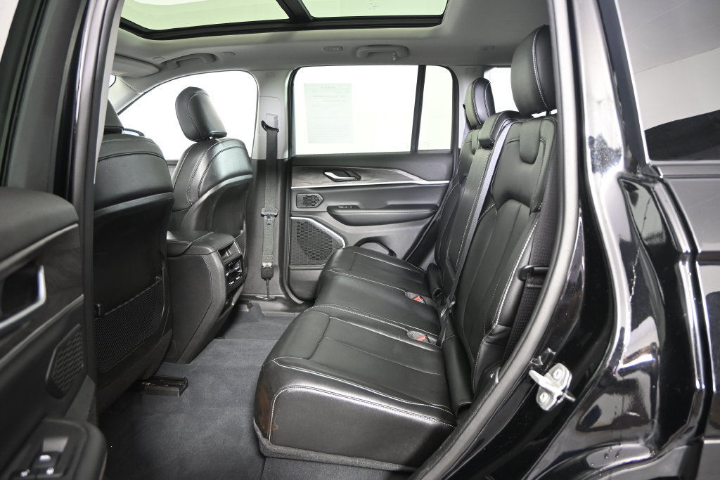 Used 2023 Jeep Grand Cherokee 4WD 4xe image 18