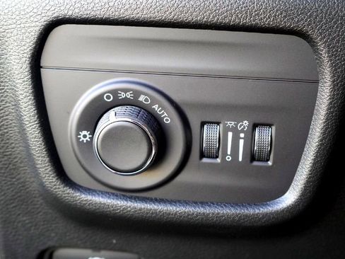 New 2025 Jeep Grand Cherokee Laredo X w/ Luxury Tech Group I image 16