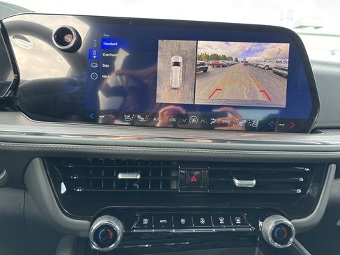 New 2026 Chevrolet Suburban Premier image 18