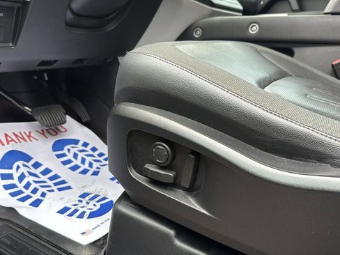 Used 2020 Land Rover Defender 110 SE image 11