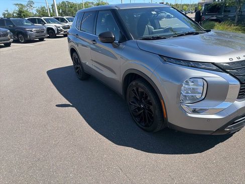 Used 2022 Mitsubishi Outlander SEL Black Edition image 3