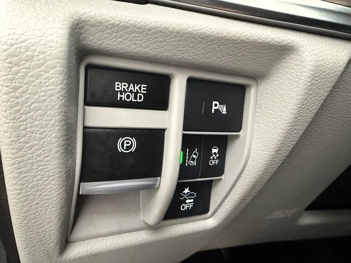 Used 2020 Acura MDX w/ Technology Package AWD/4WD image 17