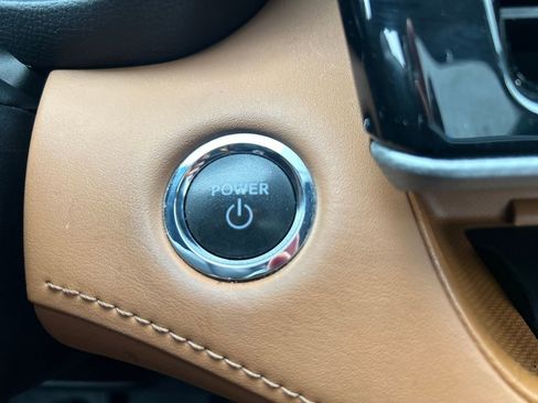 Used 2023 Toyota Highlander Platinum image 29