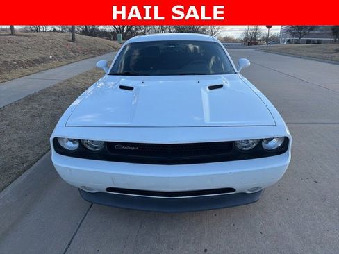 Used 2014 Dodge Challenger SXT image 9