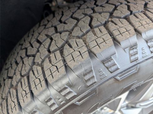 Used 2023 Chevrolet Silverado 1500 LT image 42