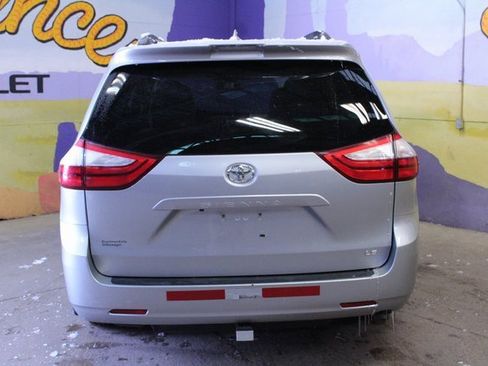 Used 2019 Toyota Sienna LE image 6