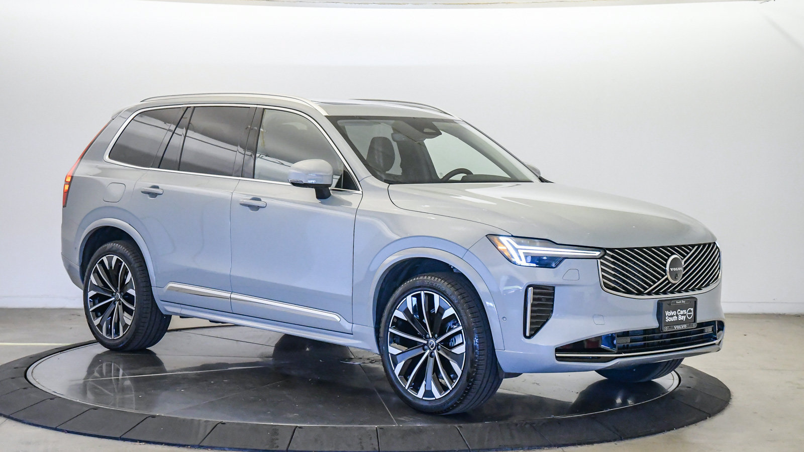 Certified 2026 Volvo XC90 B6 Plus AWD/4WD image 6
