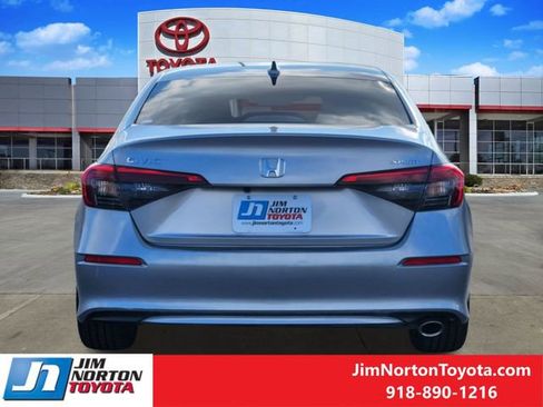 Used 2023 Honda Civic Sport image 6