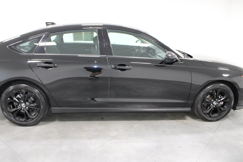 Used 2025 Honda Accord SE image 10