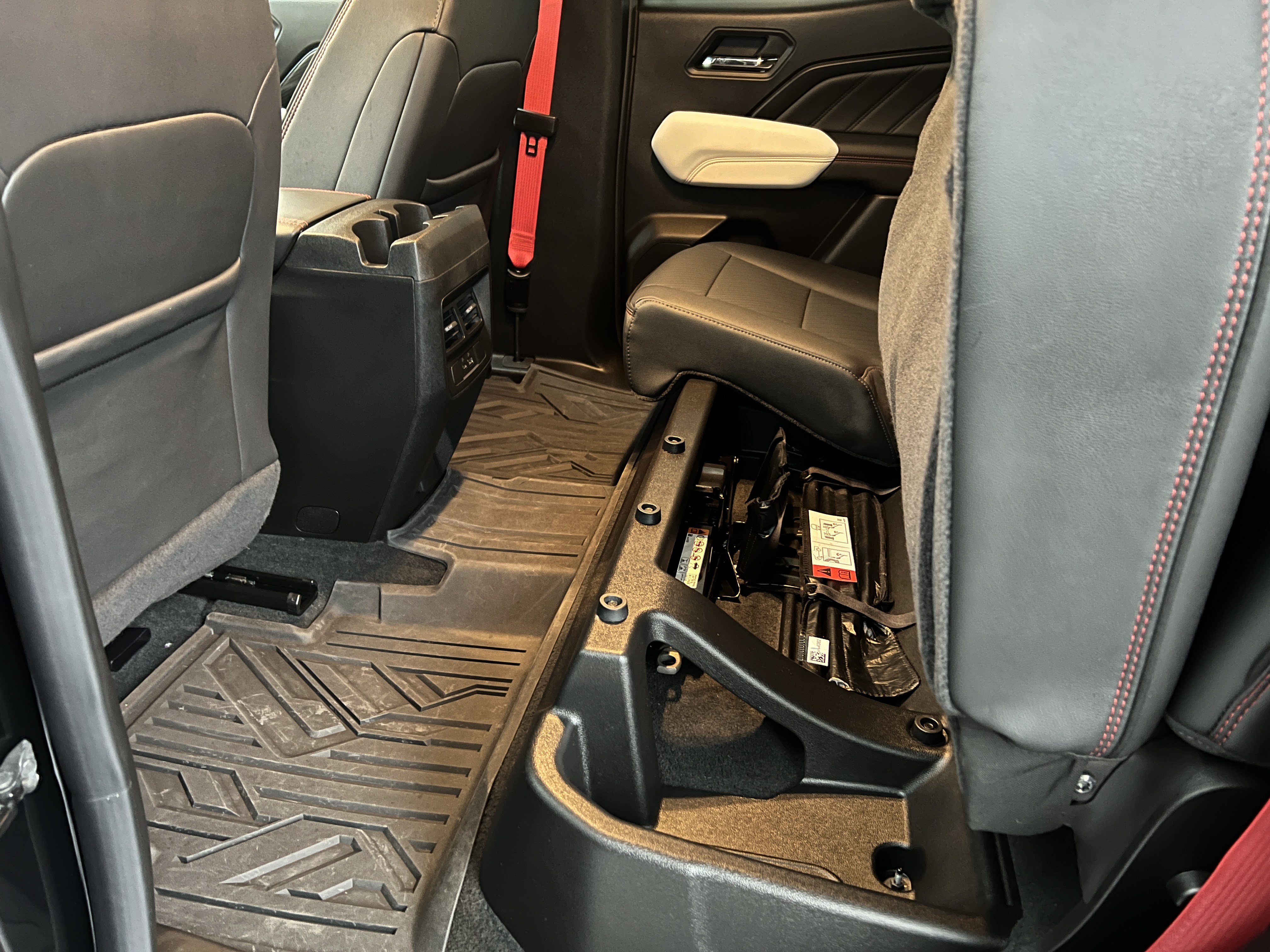 Used 2024 GMC Canyon AT4X AWD/4WD image 17