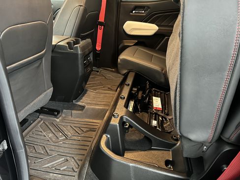 Used 2024 GMC Canyon AT4X image 17