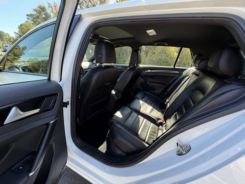 Used 2017 Volkswagen GTI SE image 13