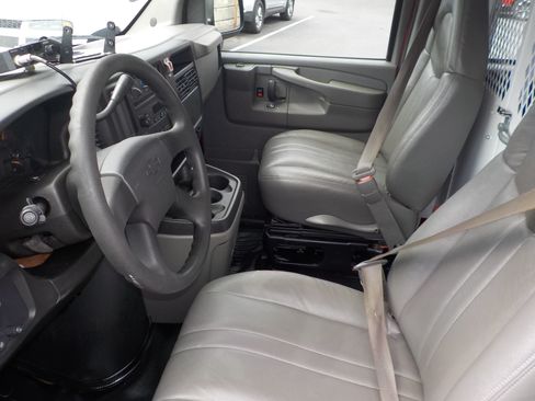 Used 2005 Chevrolet Express 3500 Extended RWD image 14