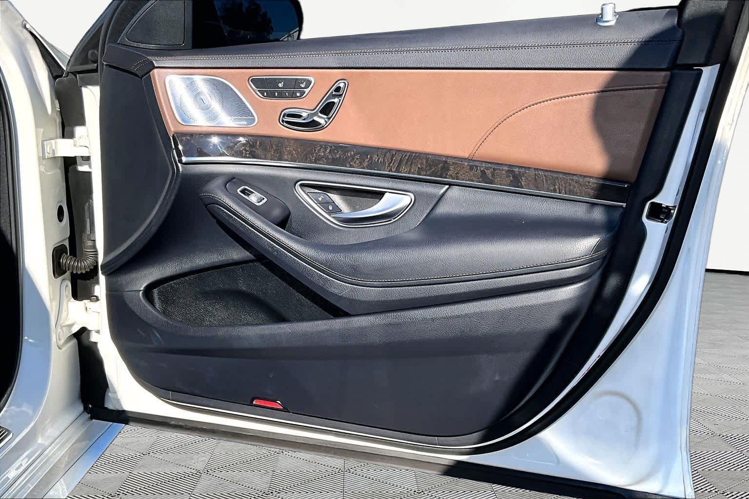 Used 2017 Mercedes-Benz S 550 Sedan image 23