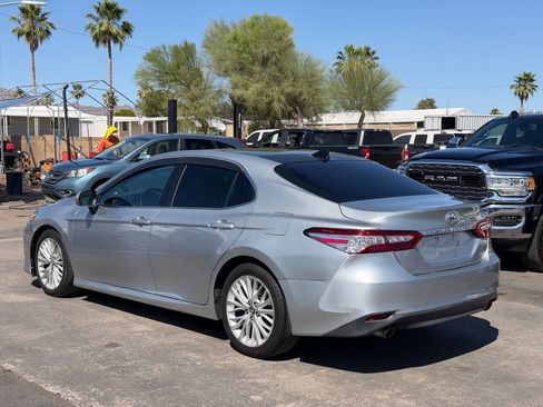 Used 2018 Toyota Camry XLE image 6